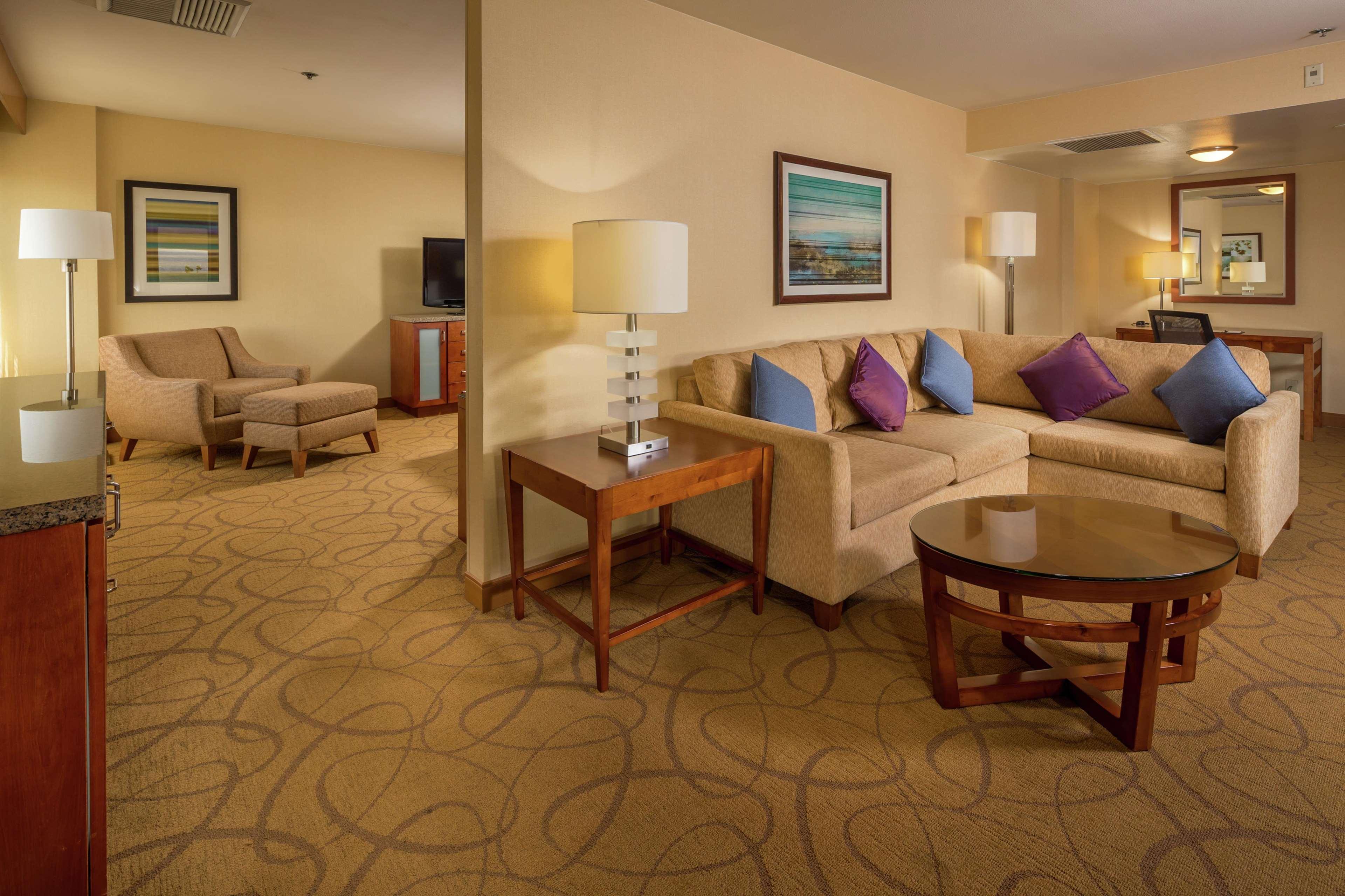Hotel Doubletree By Hilton Carson Exterior foto