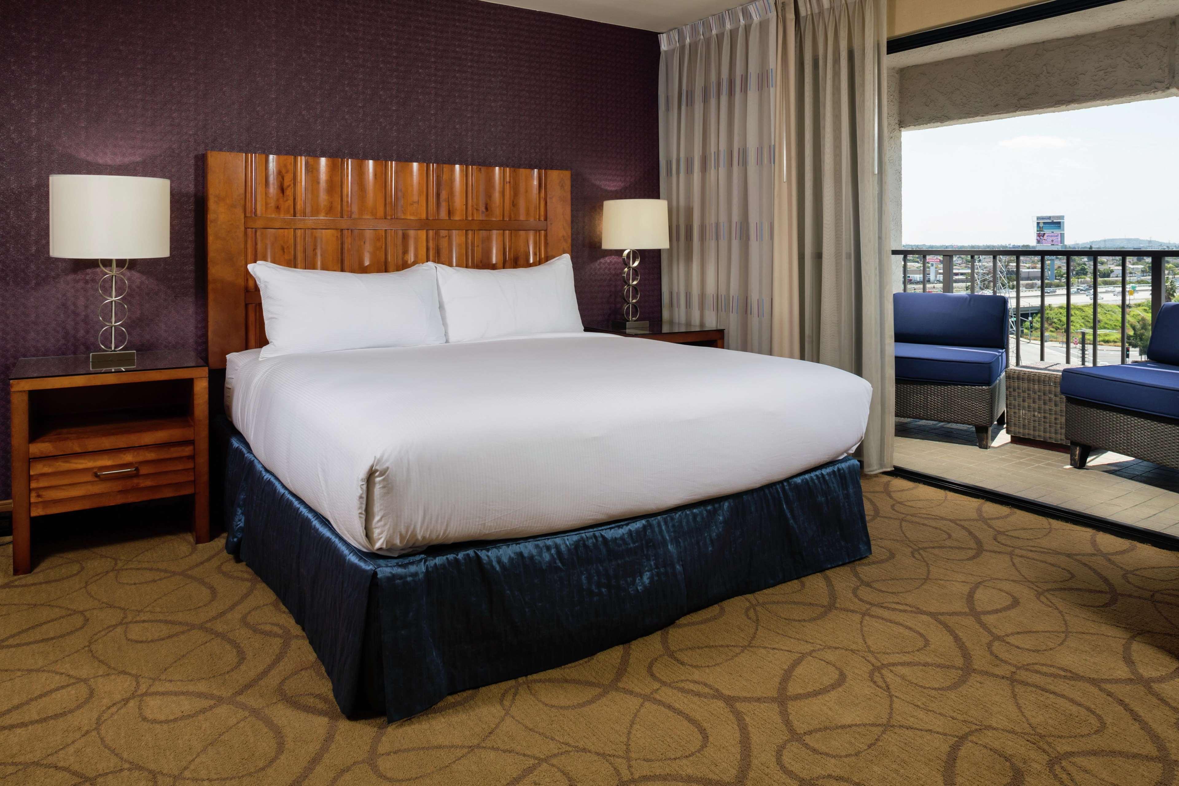Hotel Doubletree By Hilton Carson Exterior foto