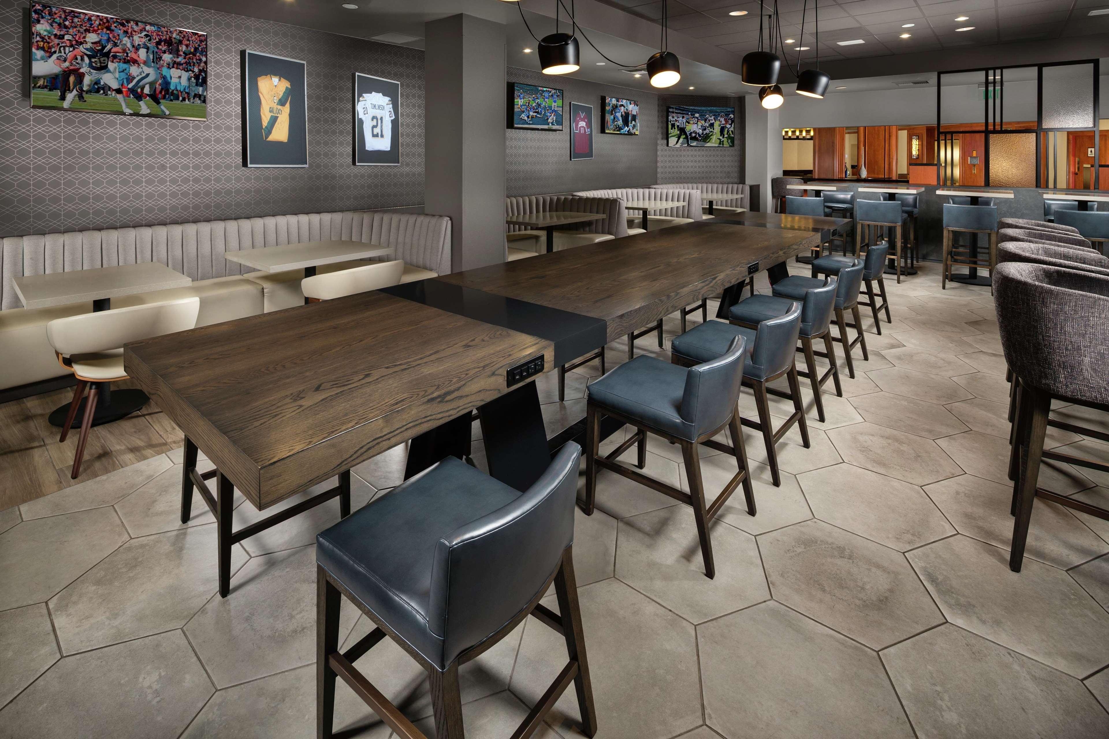 Hotel Doubletree By Hilton Carson Exterior foto