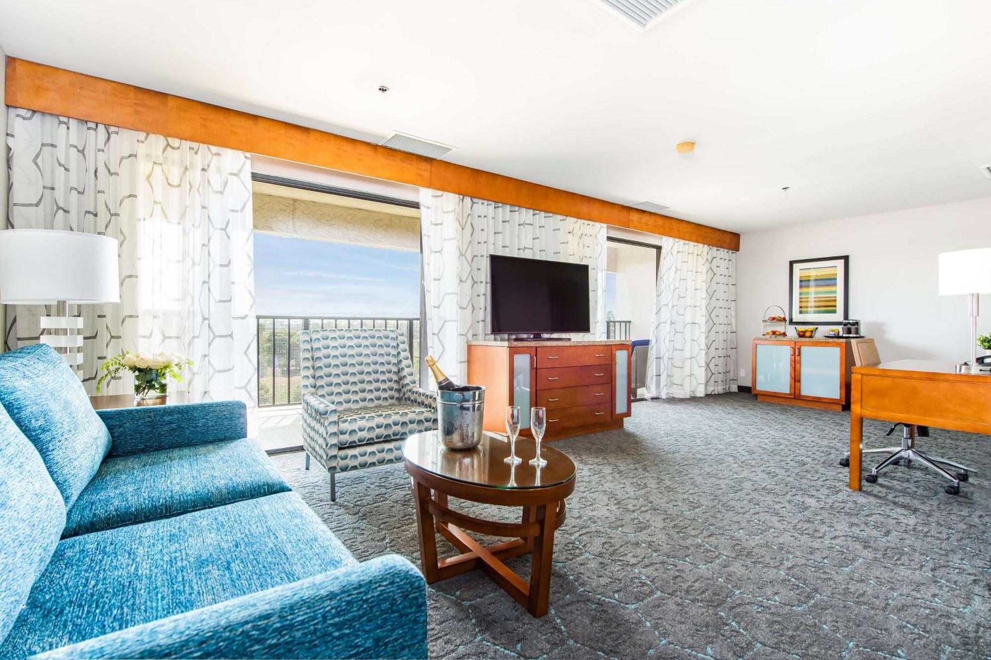 Hotel Doubletree By Hilton Carson Exterior foto